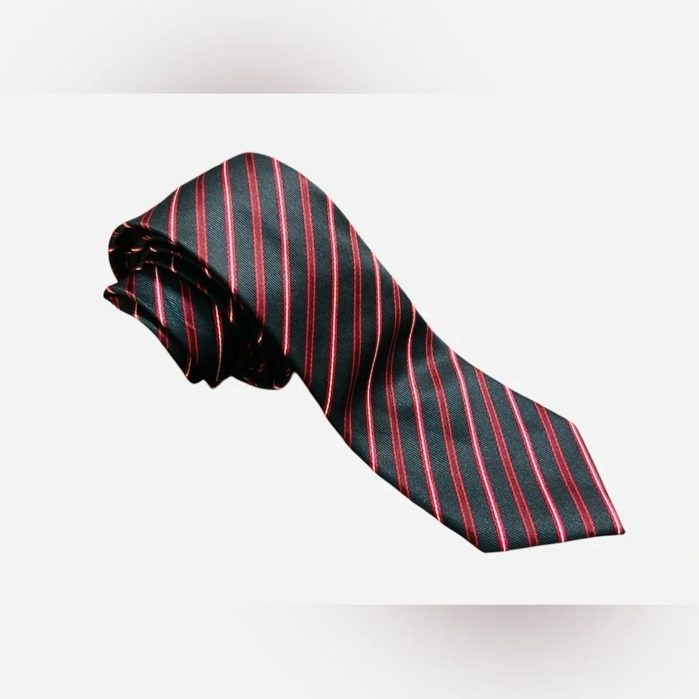Elegant Navy and Red Striped Tie